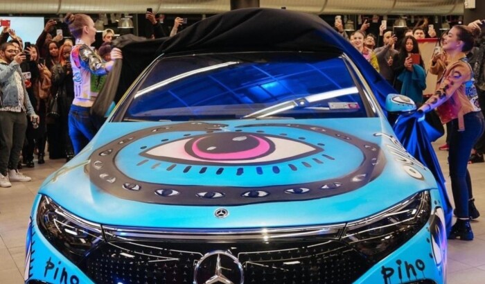 Master Artist Ross Pino Creates a masterpiece on electric, Mercedes Benz EQS Sedan-2023